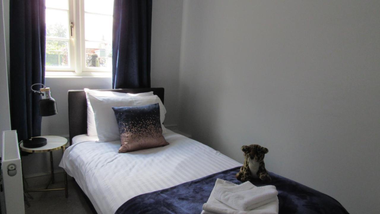 The Old Vicarage Hotel & Restaurant Bridgwater Exterior photo A single bed
