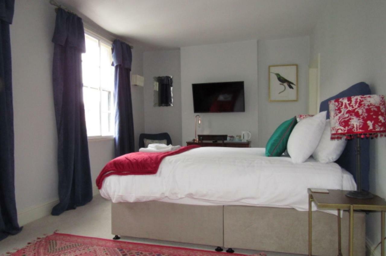 The Old Vicarage Hotel & Restaurant Bridgwater Exterior photo A bedroom at The Swan