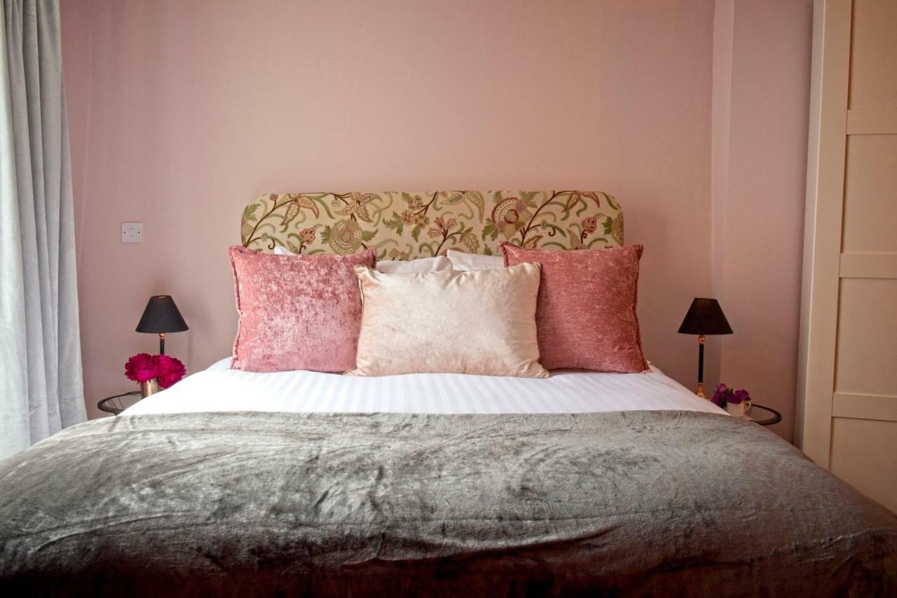 The Old Vicarage Hotel & Restaurant Bridgwater Exterior photo A bedroom at the hotel